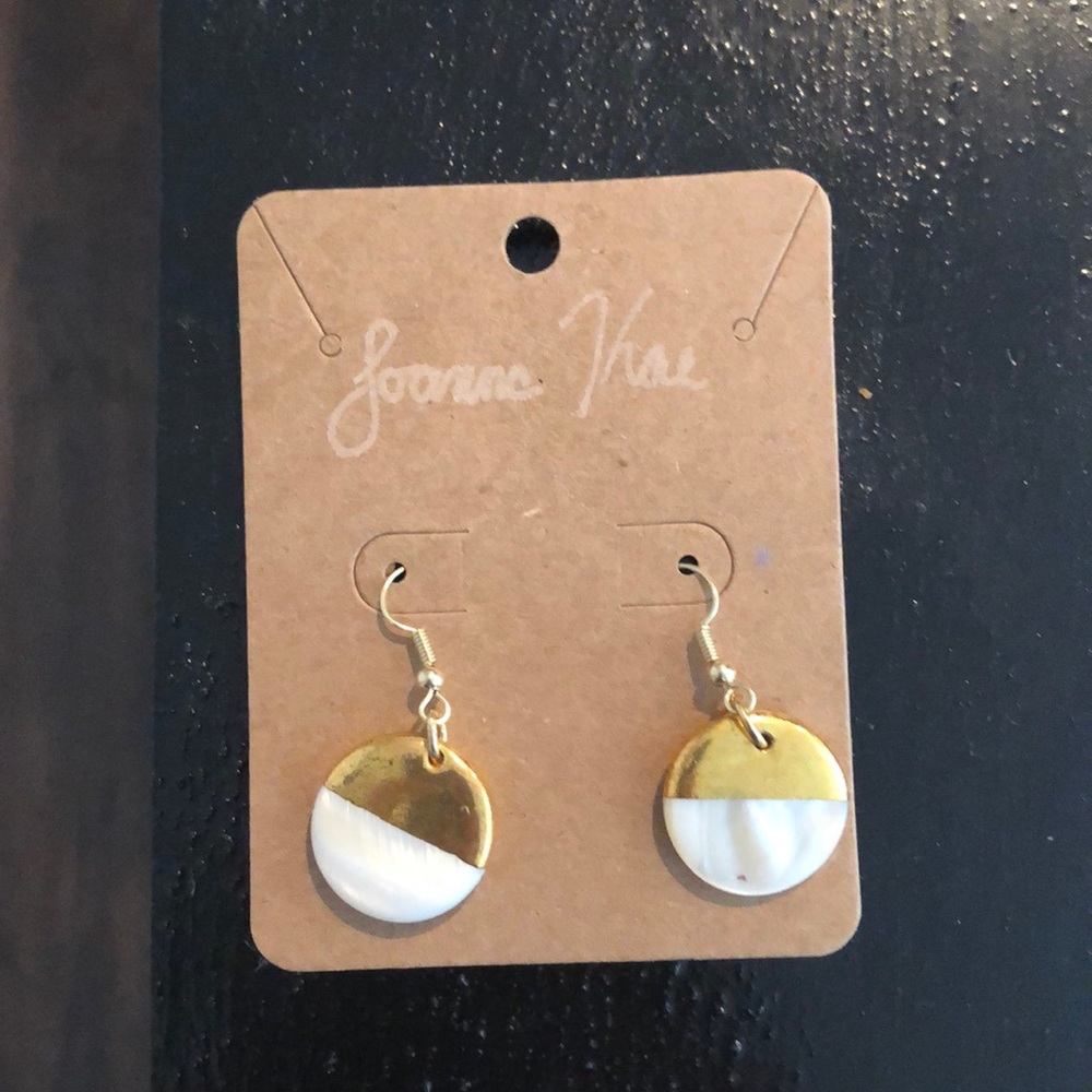 Gold and marble circle earrings